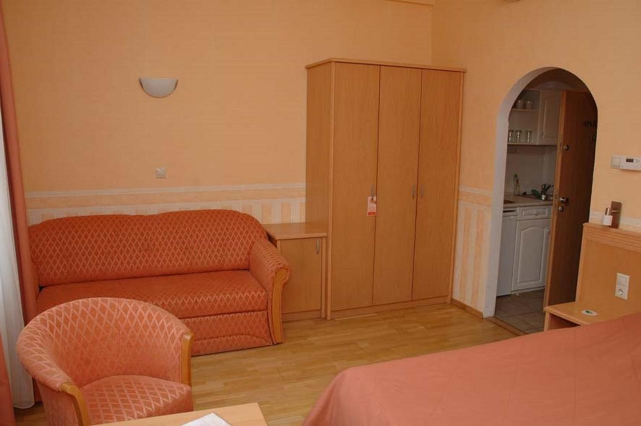 Central Hotel 3*